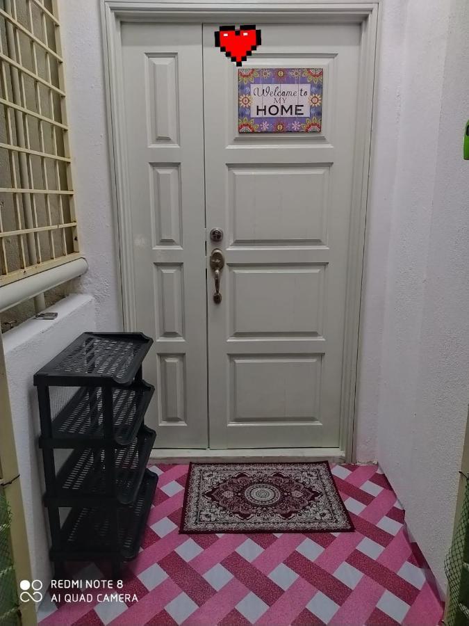 Pd Laguna Homestay Red Петалинг Джая Екстериор снимка