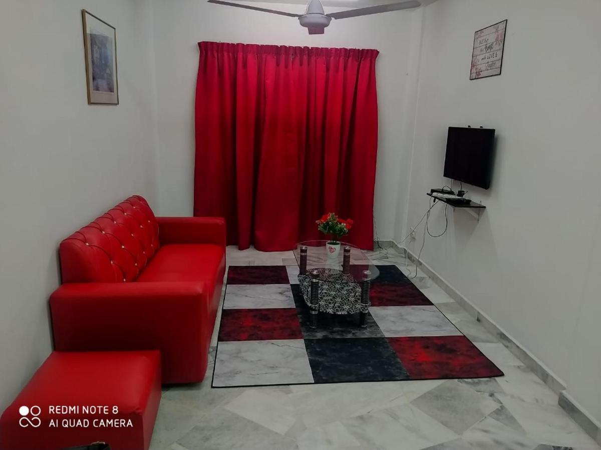 Pd Laguna Homestay Red Петалинг Джая Екстериор снимка