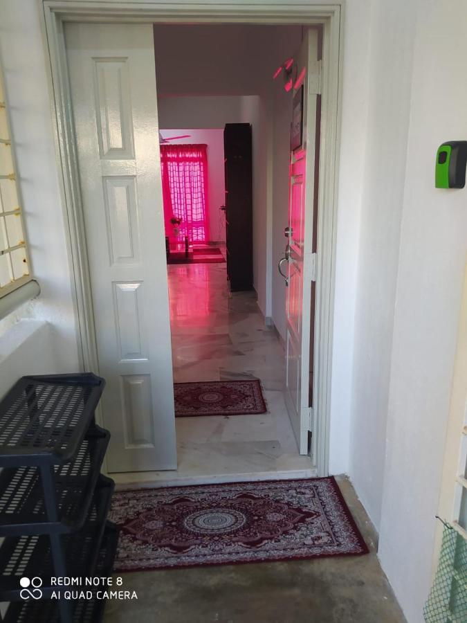 Pd Laguna Homestay Red Петалинг Джая Екстериор снимка