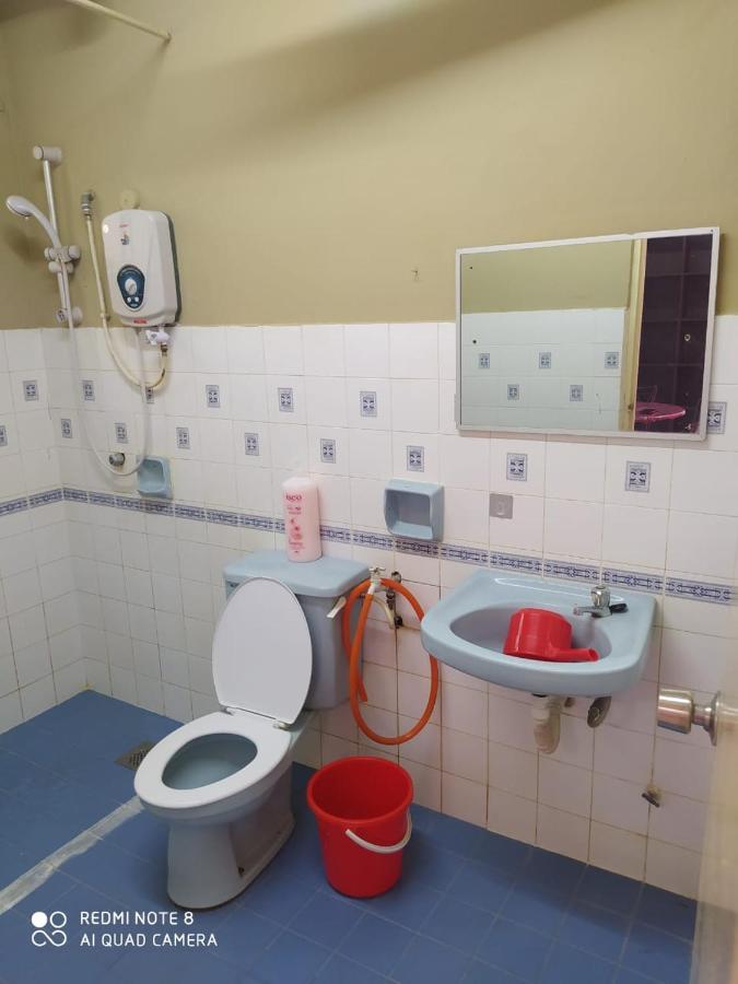 Pd Laguna Homestay Red Петалинг Джая Екстериор снимка