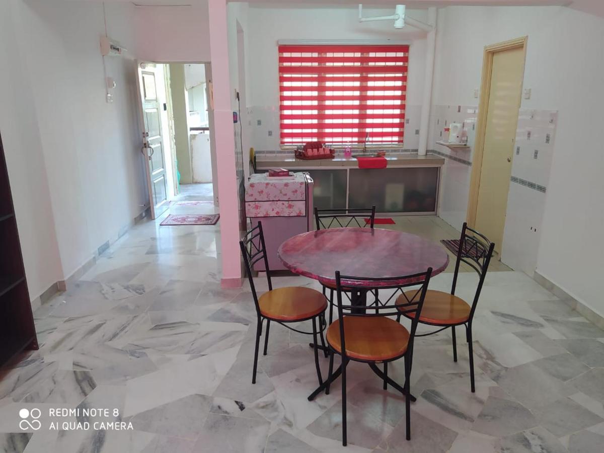 Pd Laguna Homestay Red Петалинг Джая Екстериор снимка