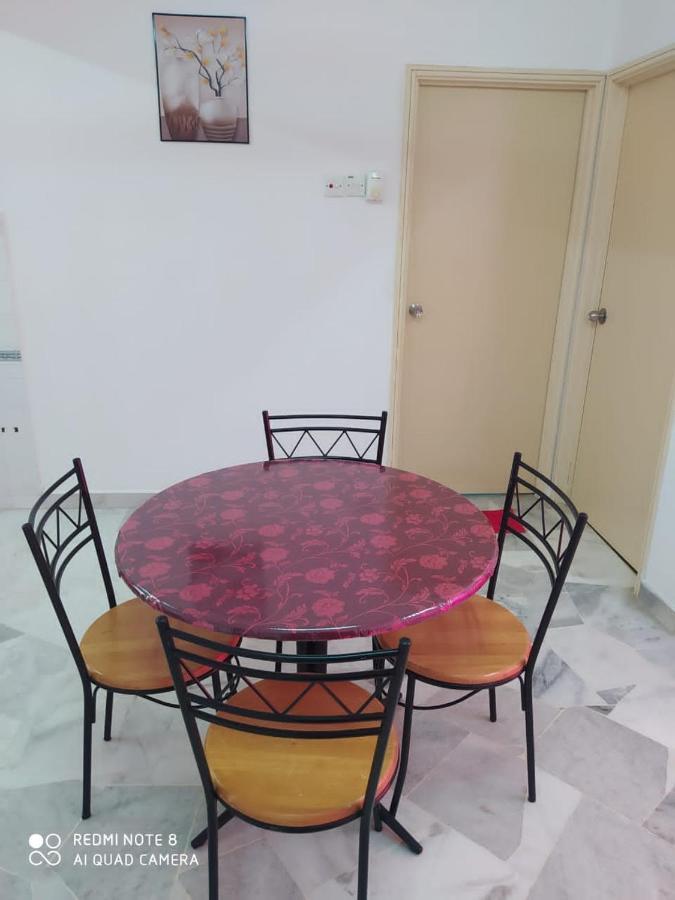 Pd Laguna Homestay Red Петалинг Джая Екстериор снимка