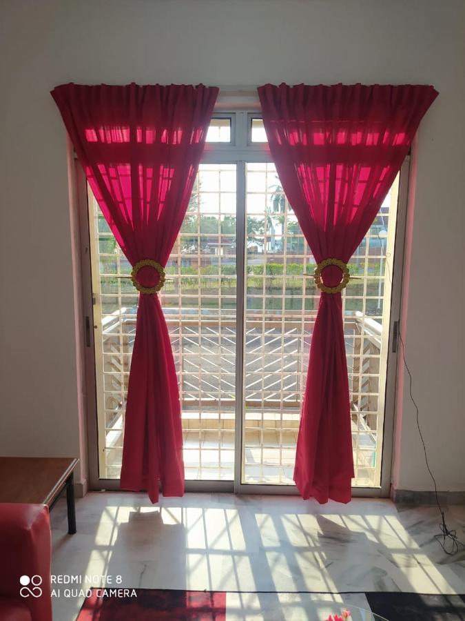 Pd Laguna Homestay Red Петалинг Джая Екстериор снимка